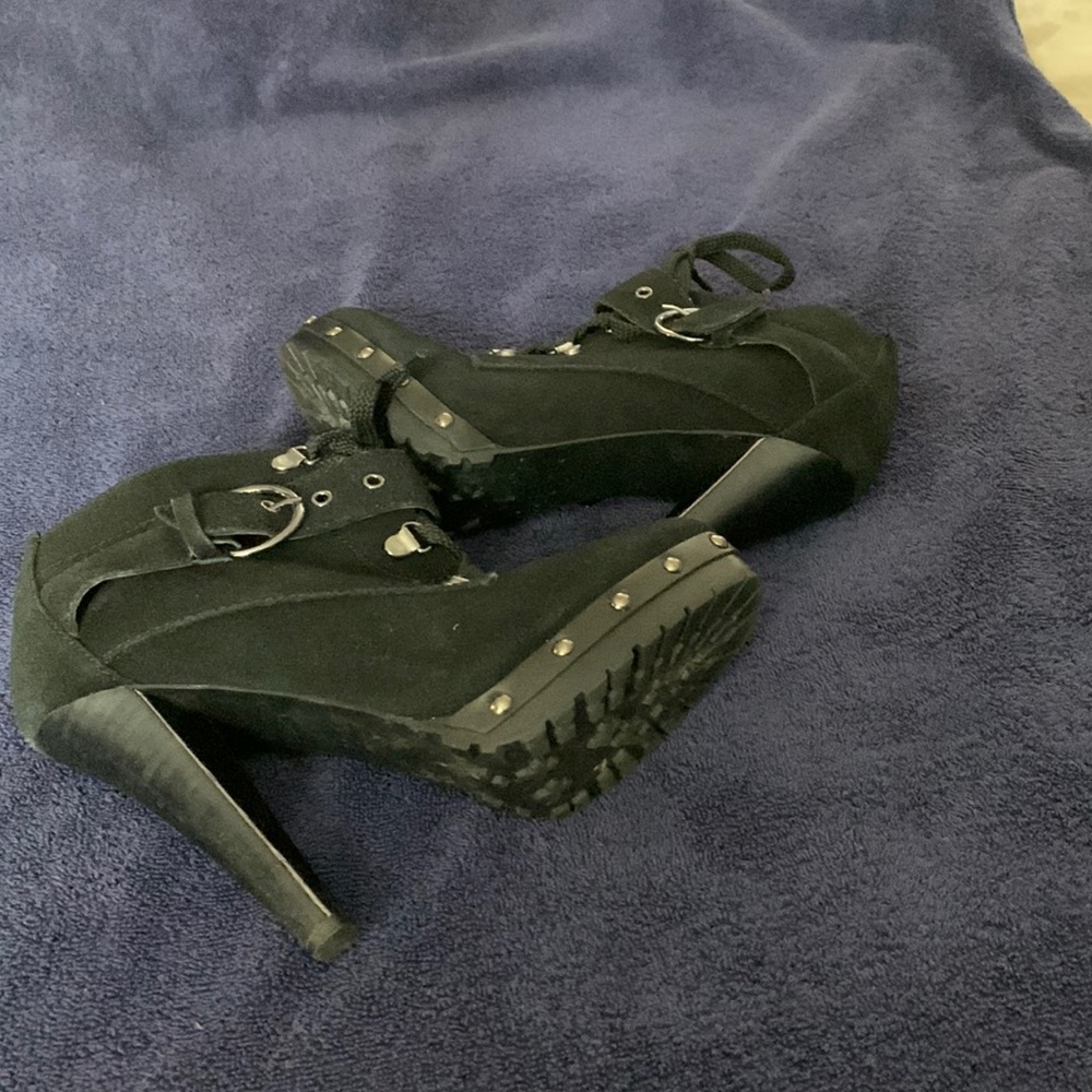 Colin Stuart size 8 black heeled boots